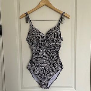 Island Escape Women’s One Piece Push-Up Swimsuit Navy/White 6
